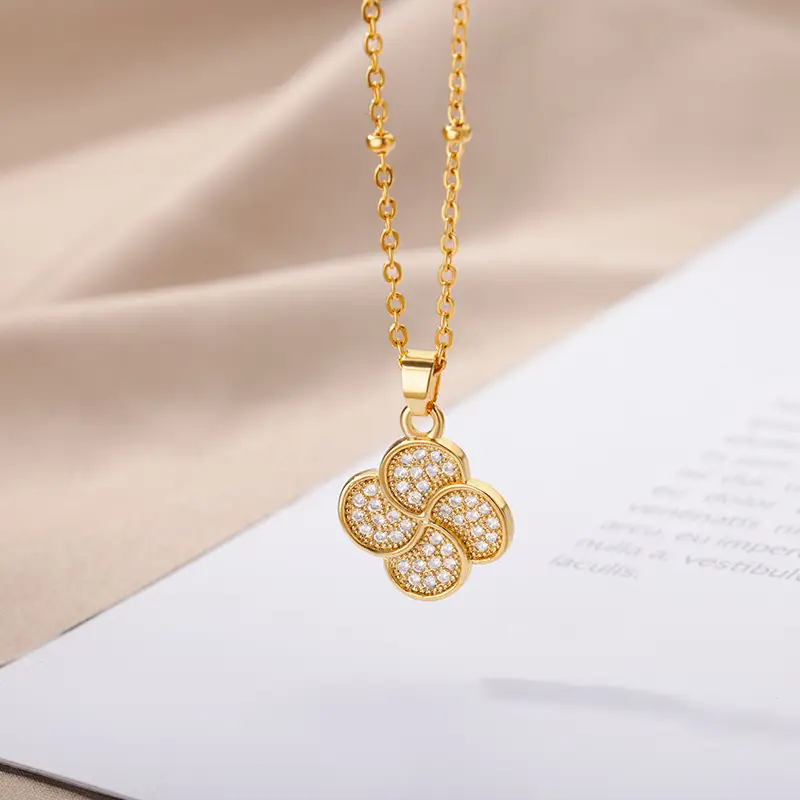 Korean Version Of Four-leaf Clover Series Necklace With Open And Close Magnetic Attraction