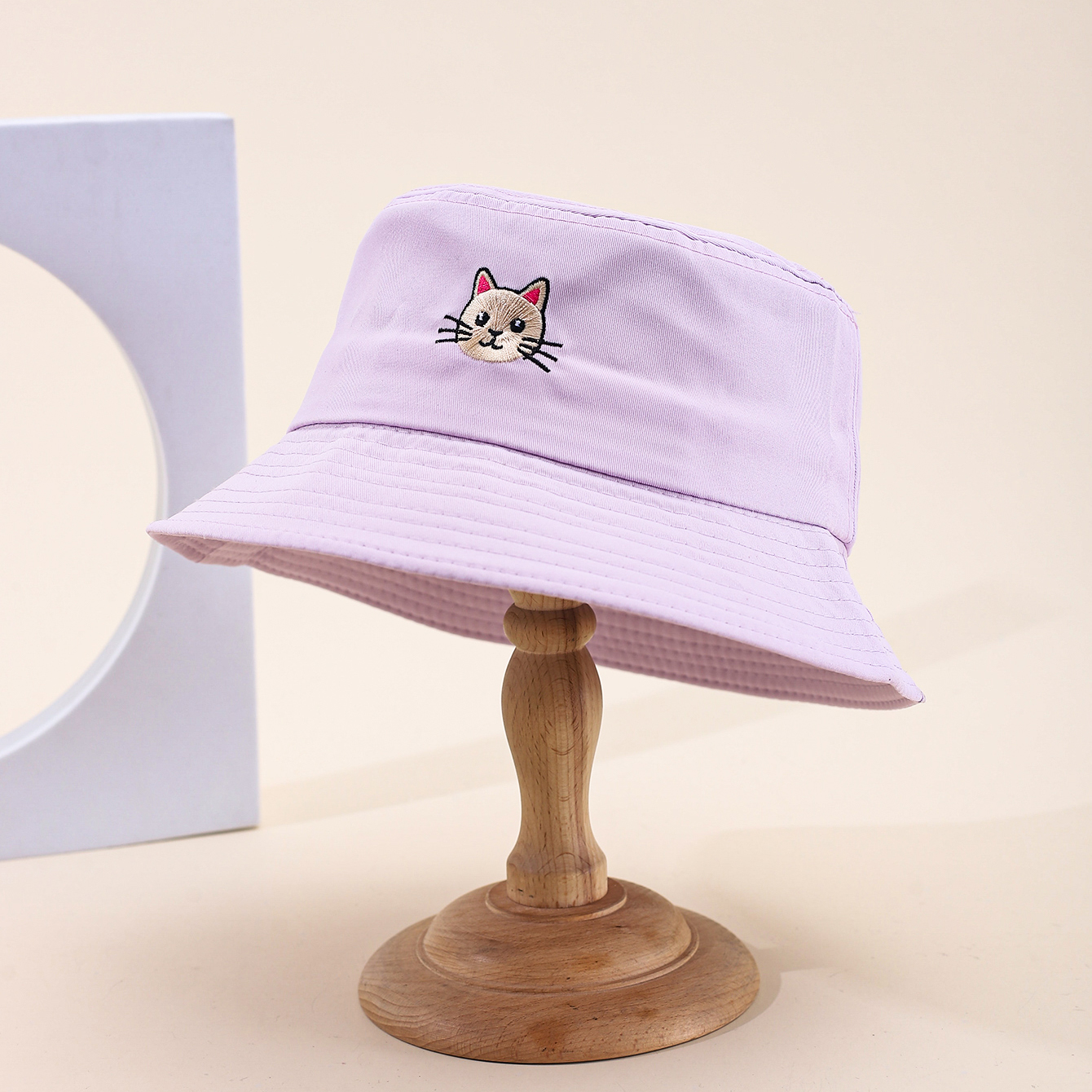 Women's Solid Color One-sided Embroidered Cat Wide-brimmed Plain Face-shaping Hat That Makes The Face Look Smaller And Is Versatile For Casual Wear. Suitable For Daily Outings, Shopping, And Dates.