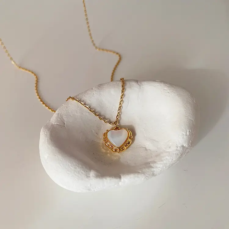 French Vintage Lace Metal Love Shell Necklace Female