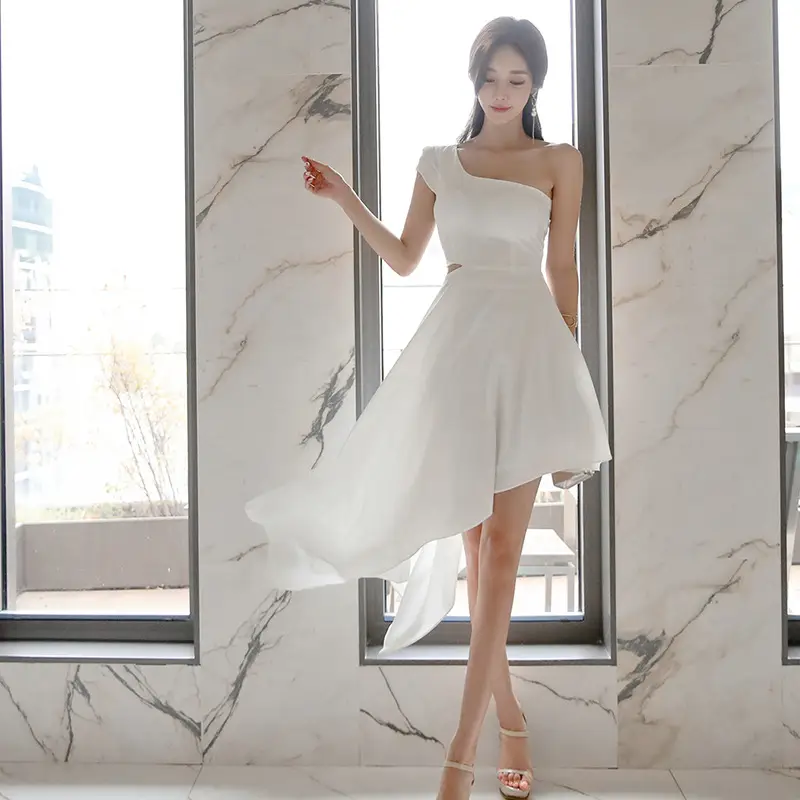 Dress Women's New Fashion Show Waist Sloping Shoulders
