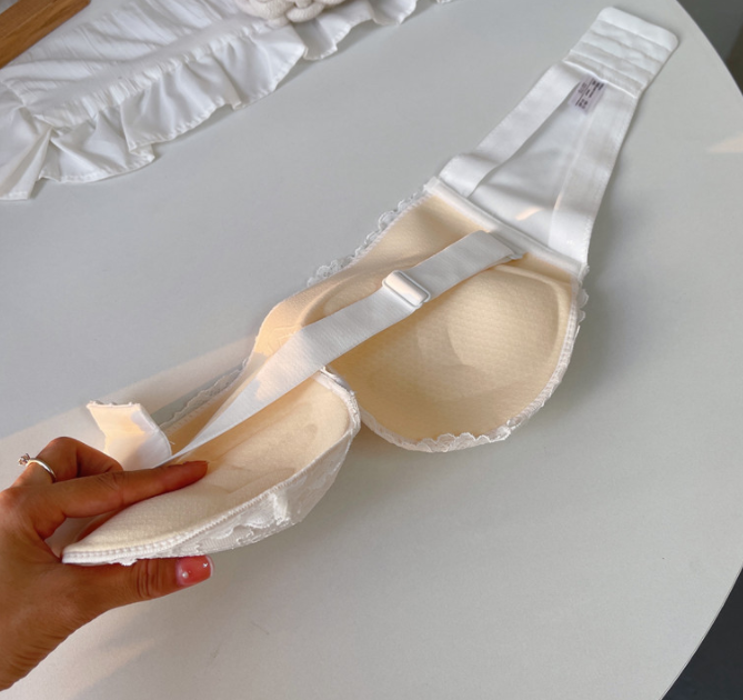 Title 2, Thin Strapless Non-slip Push Up Bra