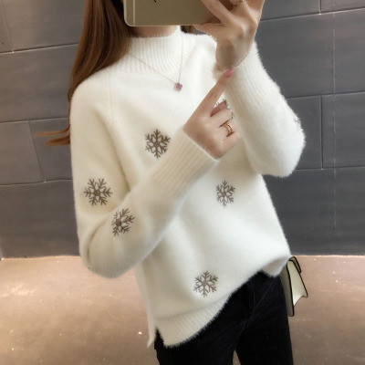 Ladies Embroidered Thickened Mink Fleece Sweater - Image 2