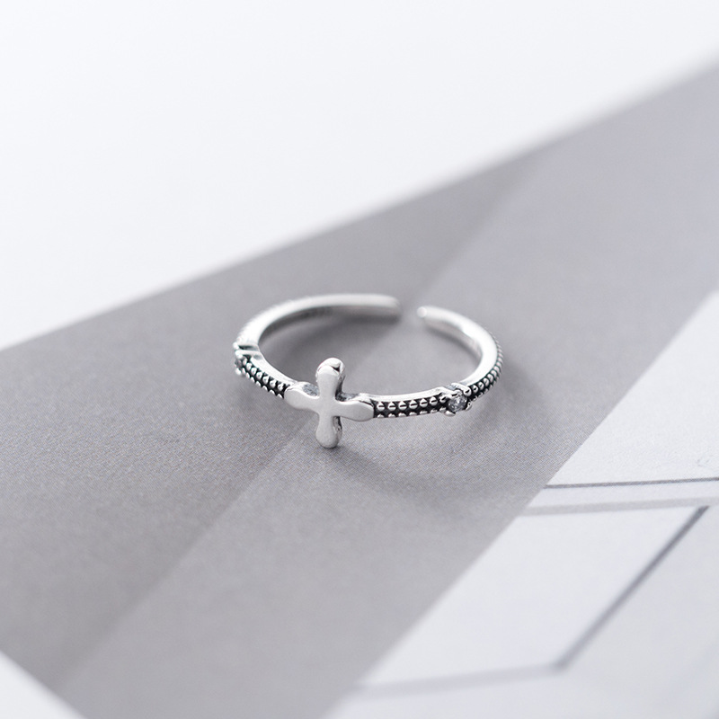 Baroque Style Cross Diamond Index Finger Ring