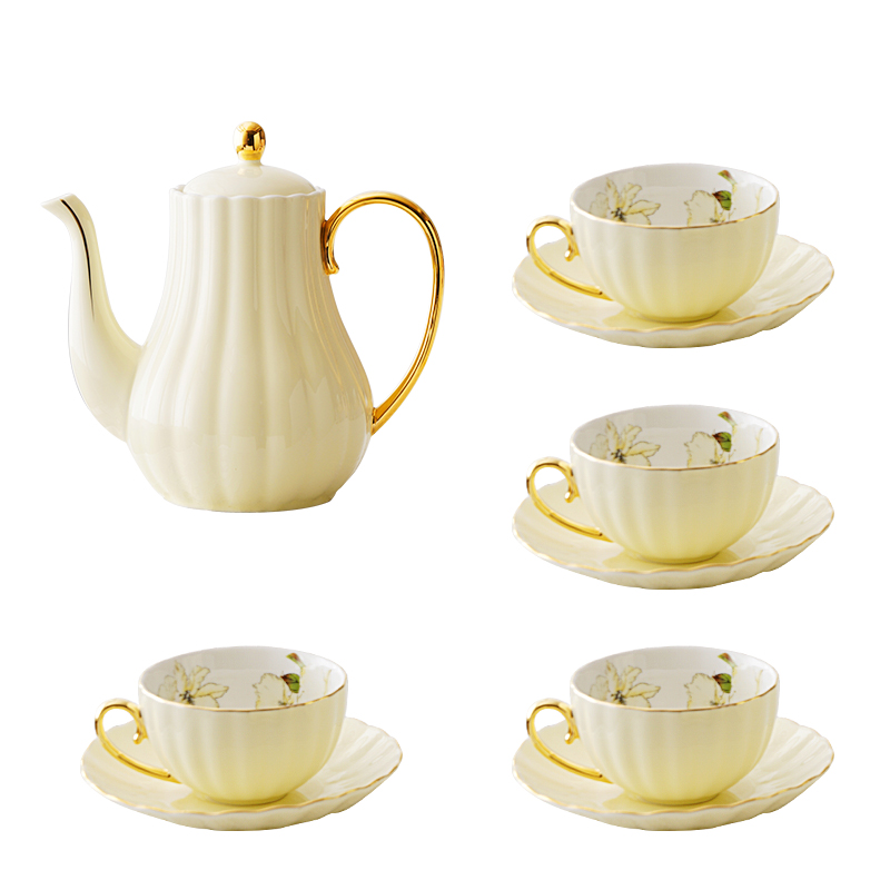 Yellow teapot4 cups and sauces