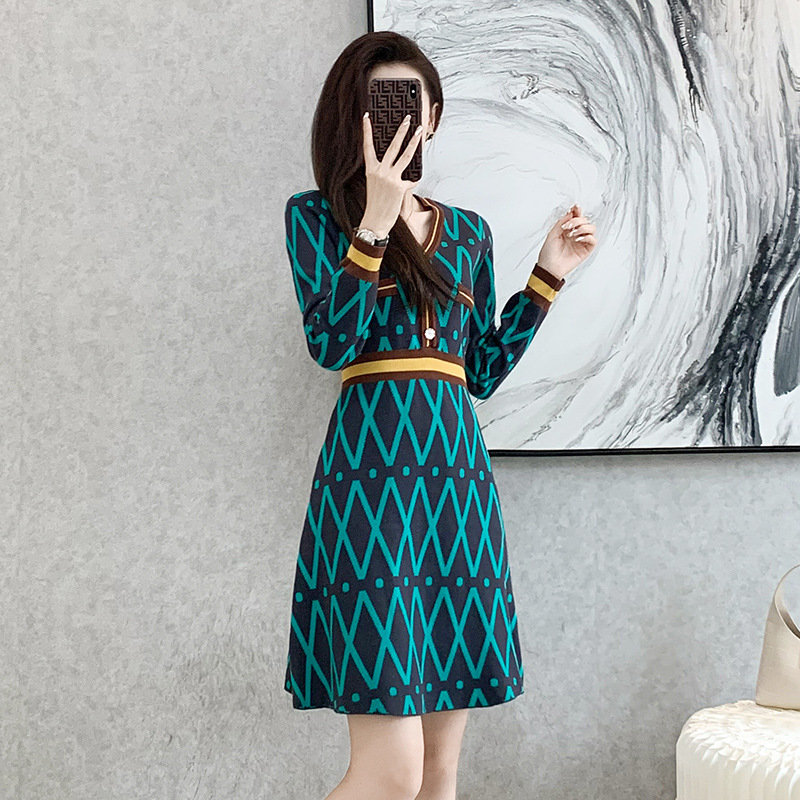 Knitted Geometric Day Dress, picture 2 of 5
