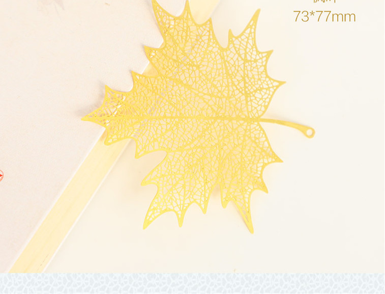 Metal bookmark maple leaf