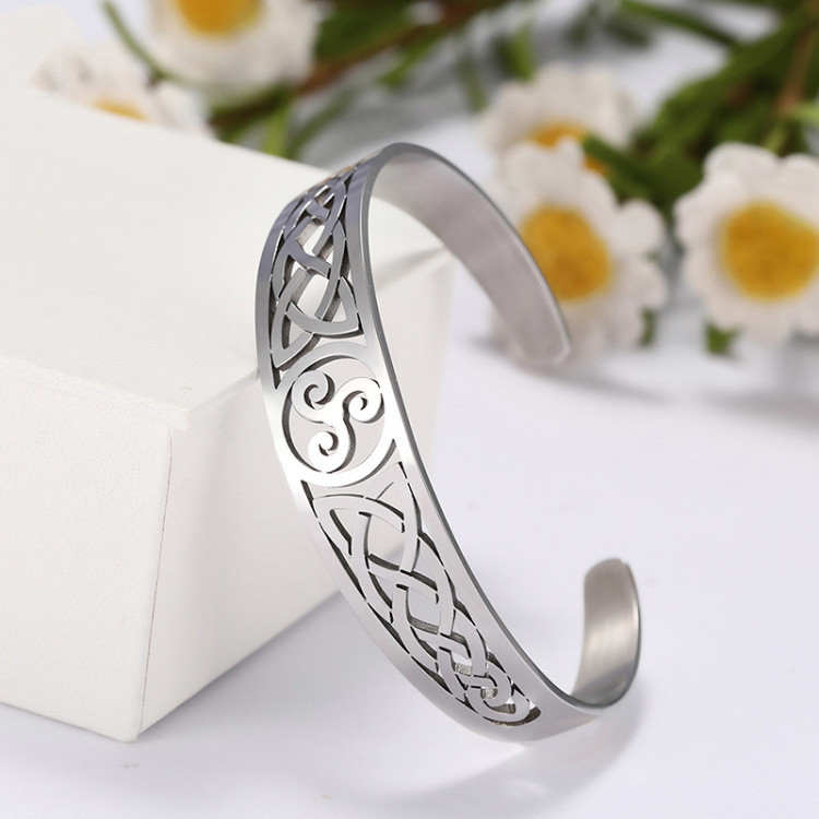 Stainless Steel Triangle Flower Knot Hollow Fashion Bracelet