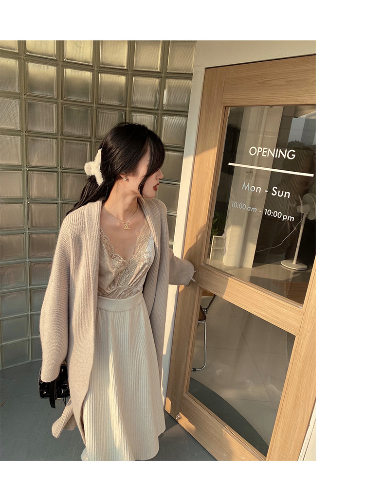 Commuter Versatile V-neck Velvet Lace Halter Vest