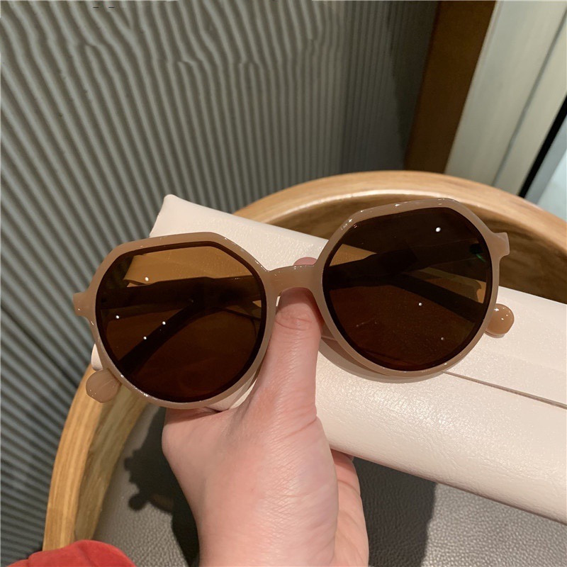 Women's Vintage Statement Frame Polarized Sunglasses - Image 5