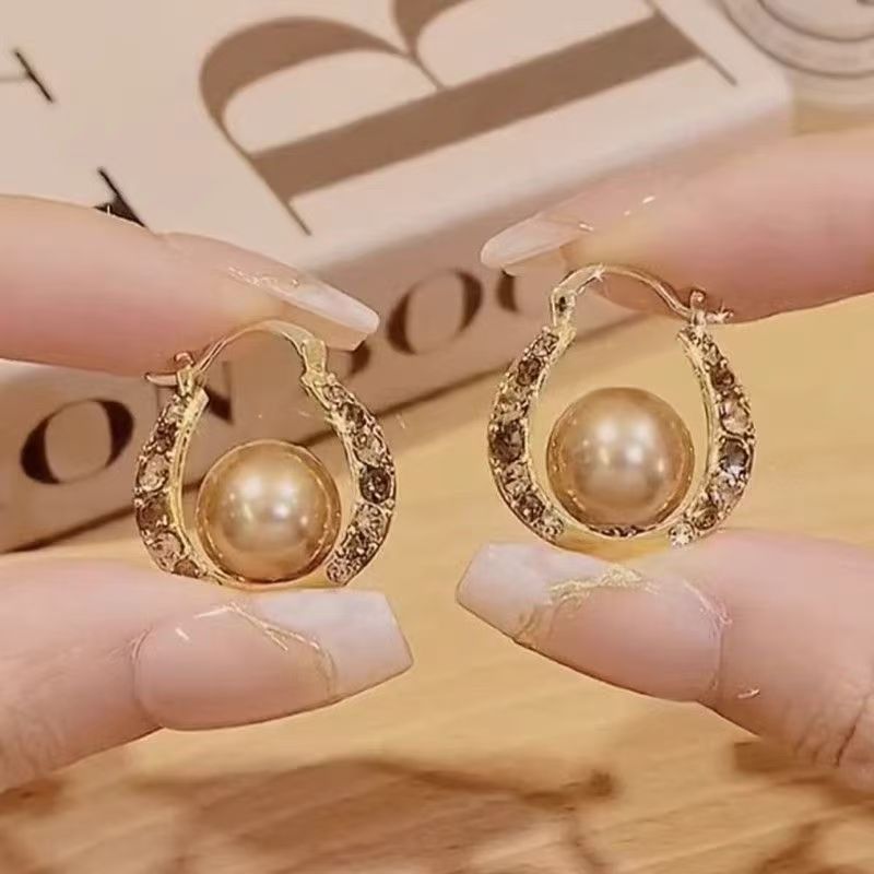 ต่างหู Huggie มุก Rhinestone สีกาแฟ