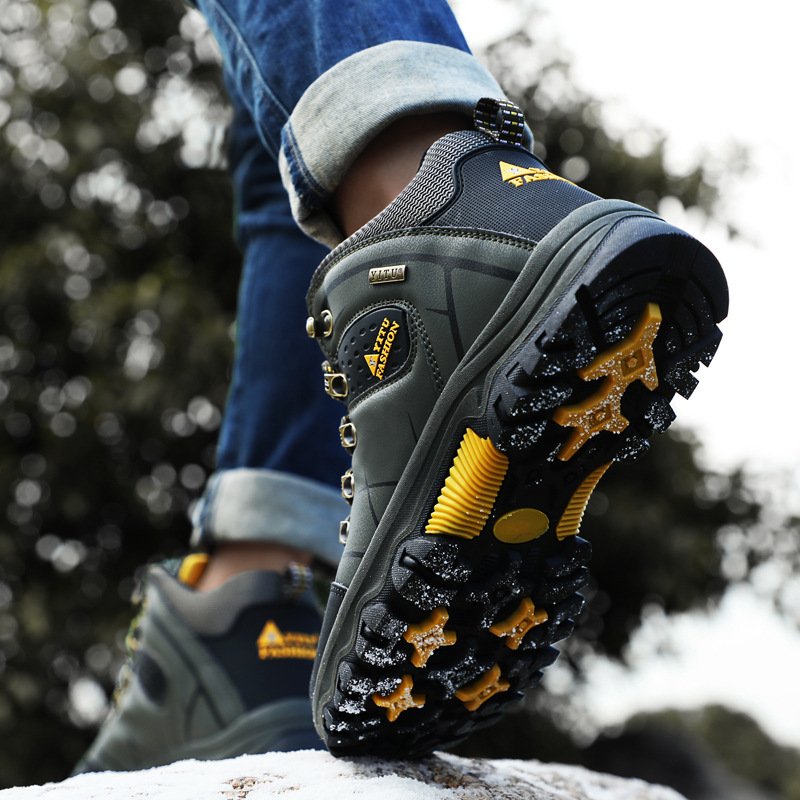 Title 2, High-top plus velvet outdoor hiking shoes