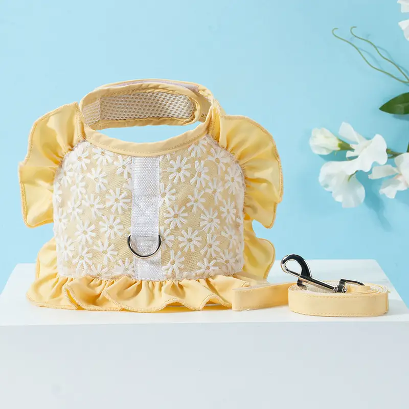 Spring Pet Outgoing Little Daisy Embroidery Traction Strap Chest Strap