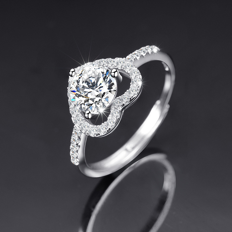 Title 4, Bague en forme de coeur d