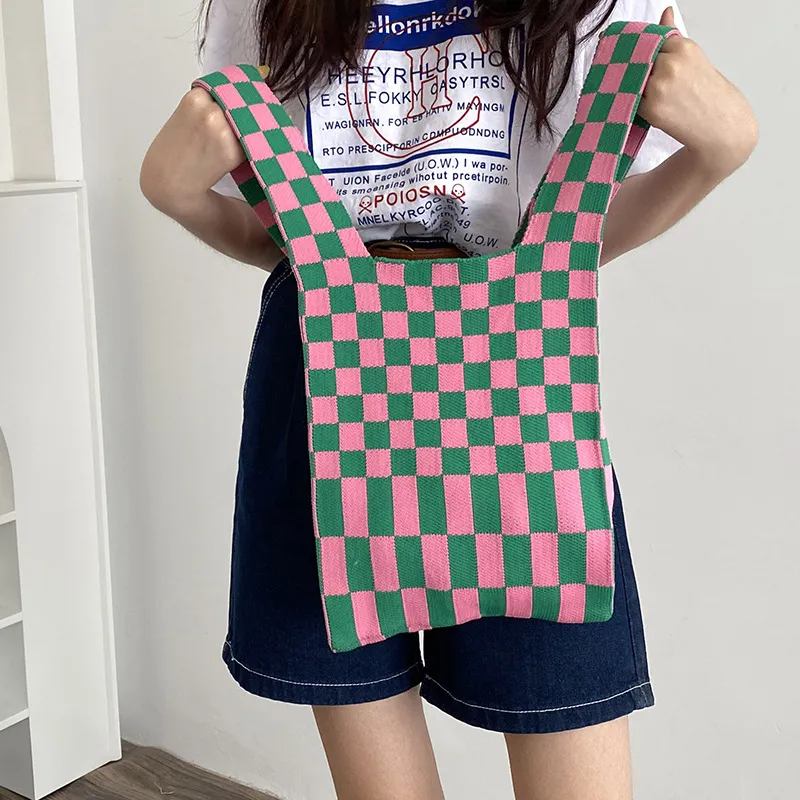 Checked Knitted Handbag With Convenient Hand Bag - Pink