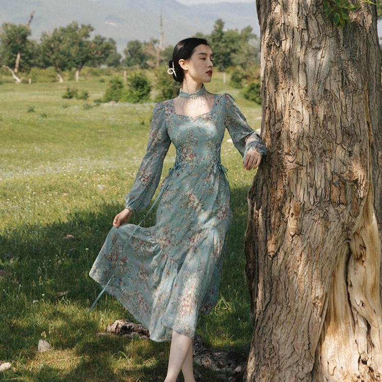 French Heart-neck Dress With Bib Collar And Waistband