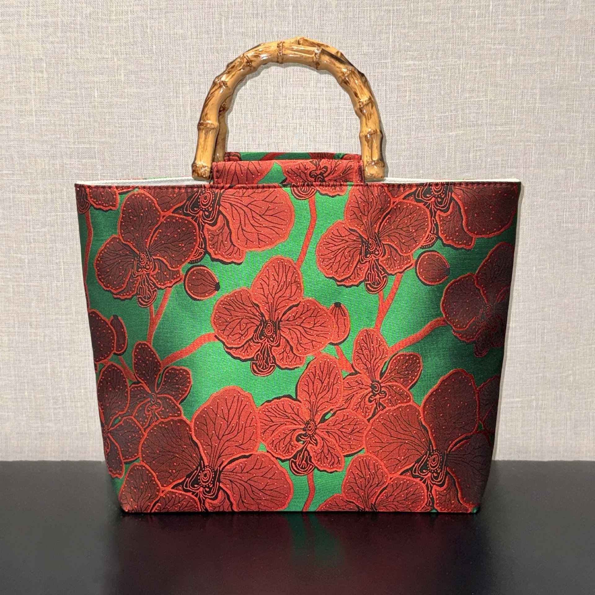 New Chinese Style Double-sided Embroidery Hot Stamping Three-dimensional Handmade Large Capacity Plastic Bamboo Canvas Commuting Tote Bag - Red Pomegranate Flower