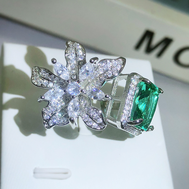 Full Diamond Inlaid Green Zircon Ring Ornament