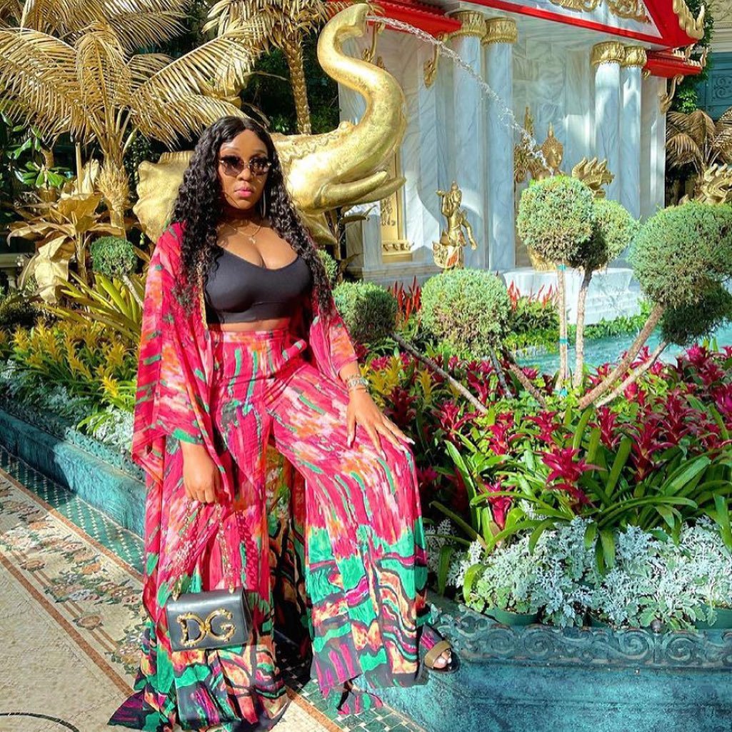 Ensemble robe et pantalon de couleur africaine