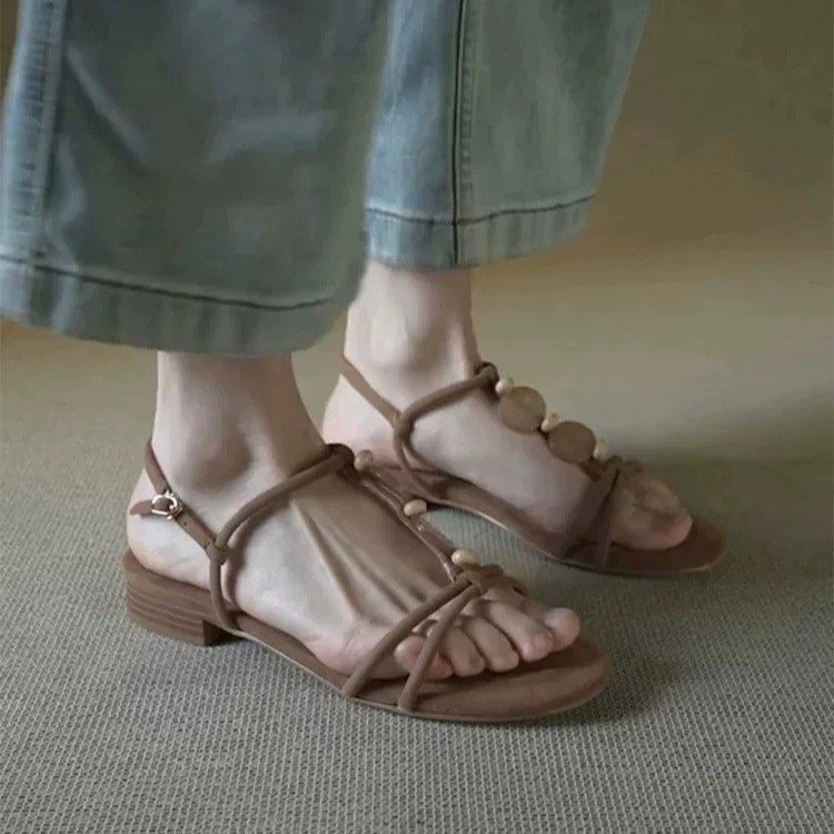 Shell Pendant Flat Sandals