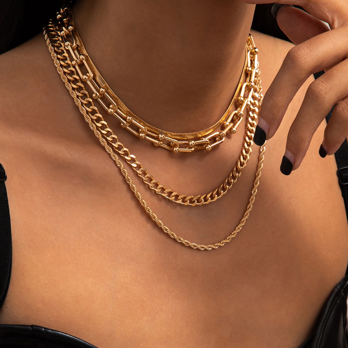 Vintage U-shaped Buckle Twist Element Chain Necklace