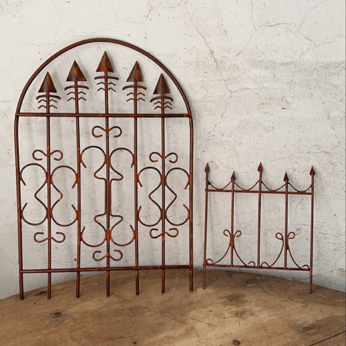 Rust Mini Fence Flower Arrangement