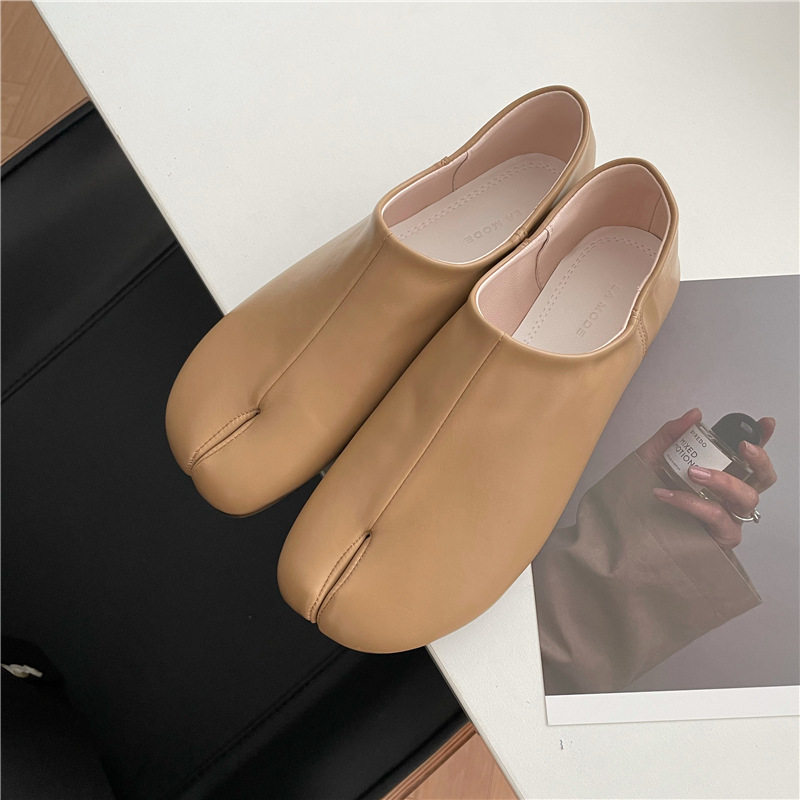 Title 28, Retro Split Toe Tabi Shoes Soft Flat Bottom Pumps