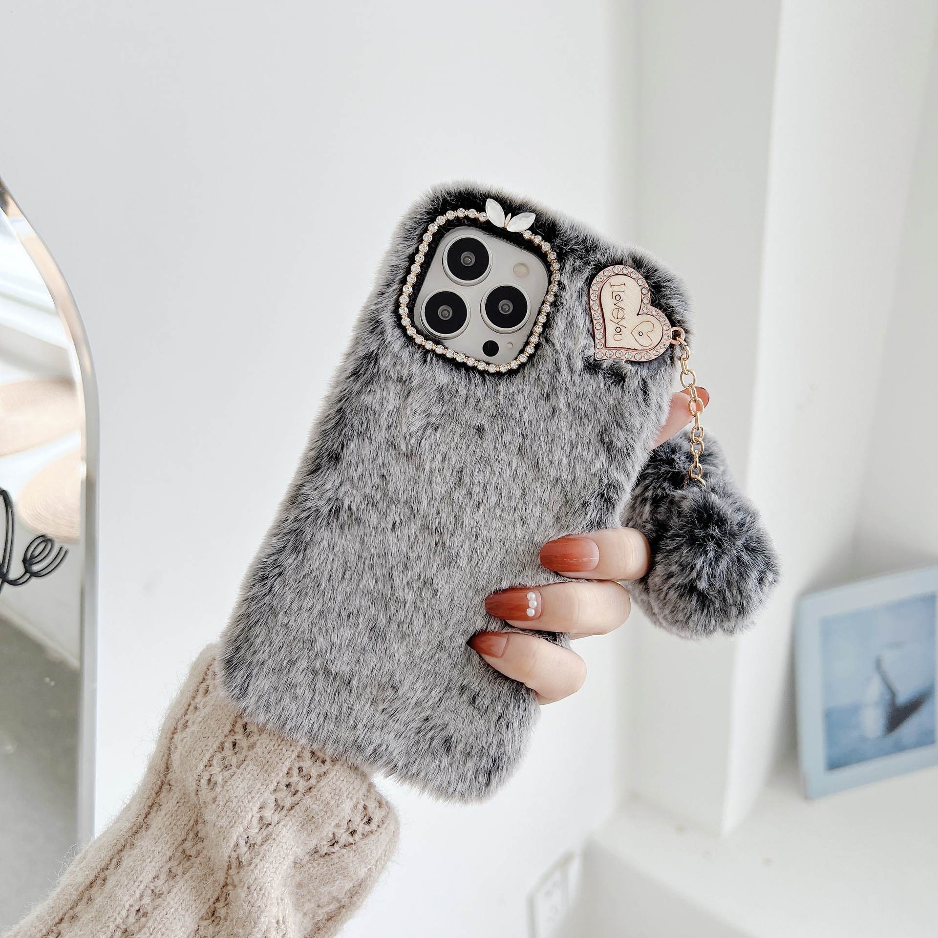 Winter Plush mobile phone case - Image 6