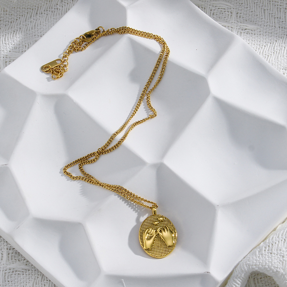 Carved Pattern Pendant Jewelry Stainless Steel Electroplated 18K Gold Oval Drag Hook Love Necklace