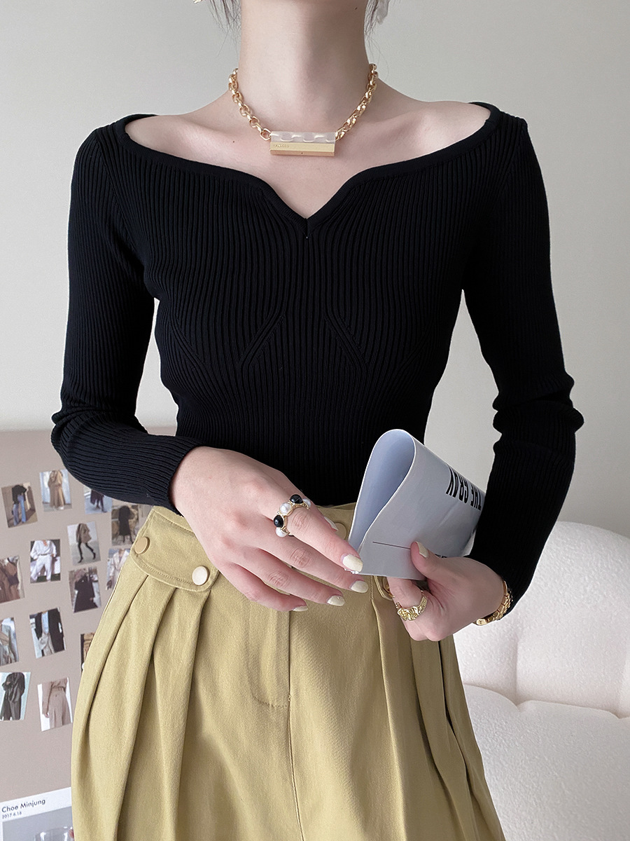 Title 2, Fashion Show Collarbone Slim Bottoming Shirt