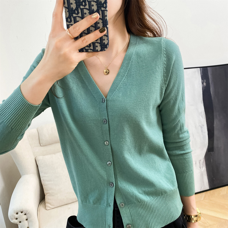 Women's Bottoming V-neck Cardigan Short Outer Sweater