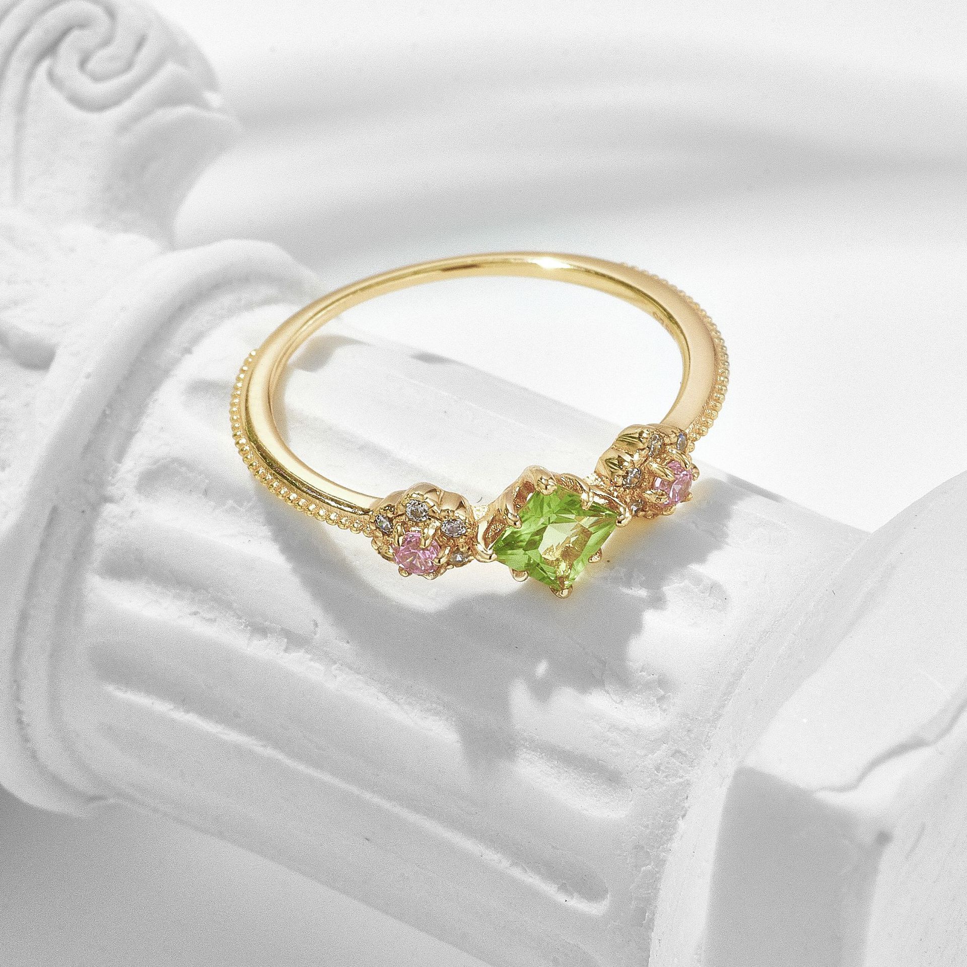 Gold Flower Light Luxury Ring