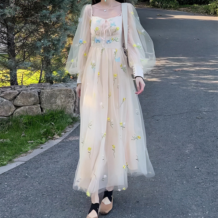 Women's Fashion Bubble Sleeve Embroidered Dress — image 1