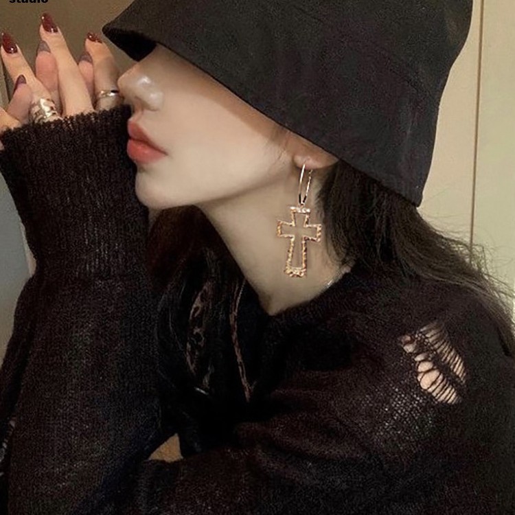 1 Pair Vintage Cross Earrings For Women, Hollow Out Metal Long Personalized Stud Earrings, Unique Exaggerated Statement Luxury Elegant Fashion Ear Jewelry
