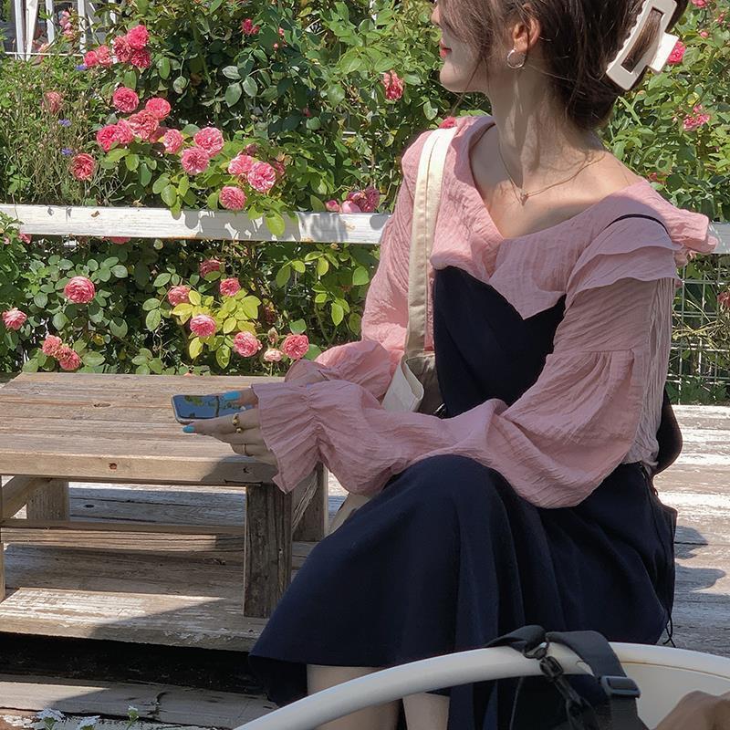 Women's Tops Are Gentle And Elegant With Ruffles And V-neck