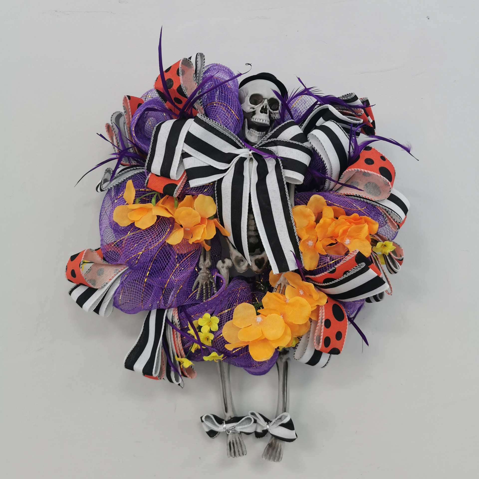 Halloween wreath with skull