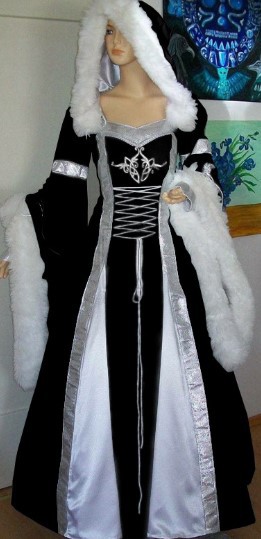 Classic Renaissance Hooded Flared Sleeve Dress - Picture 5 of 5