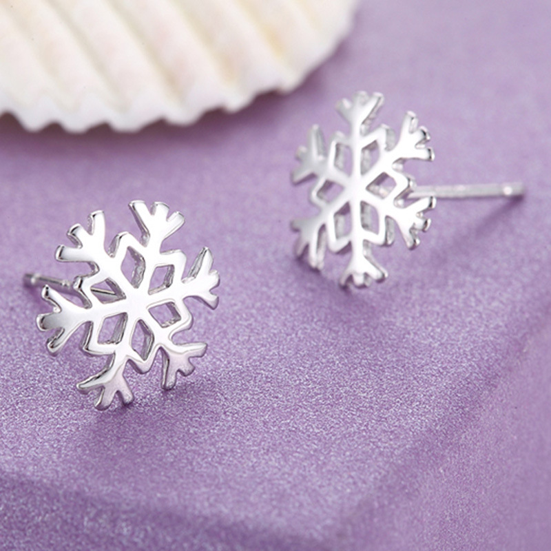 Elegant Female Snowflake Silver-plated Ear Studs