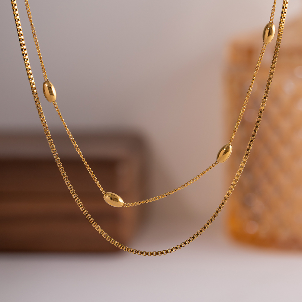 قلادة نسائية بطبقتين من الخرز البيضاوي المطلي بالذهب