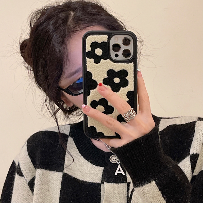 Plush Flowers Are Suitable For Ladies Autumn And Winter Mobile Phone Cases - Image 3