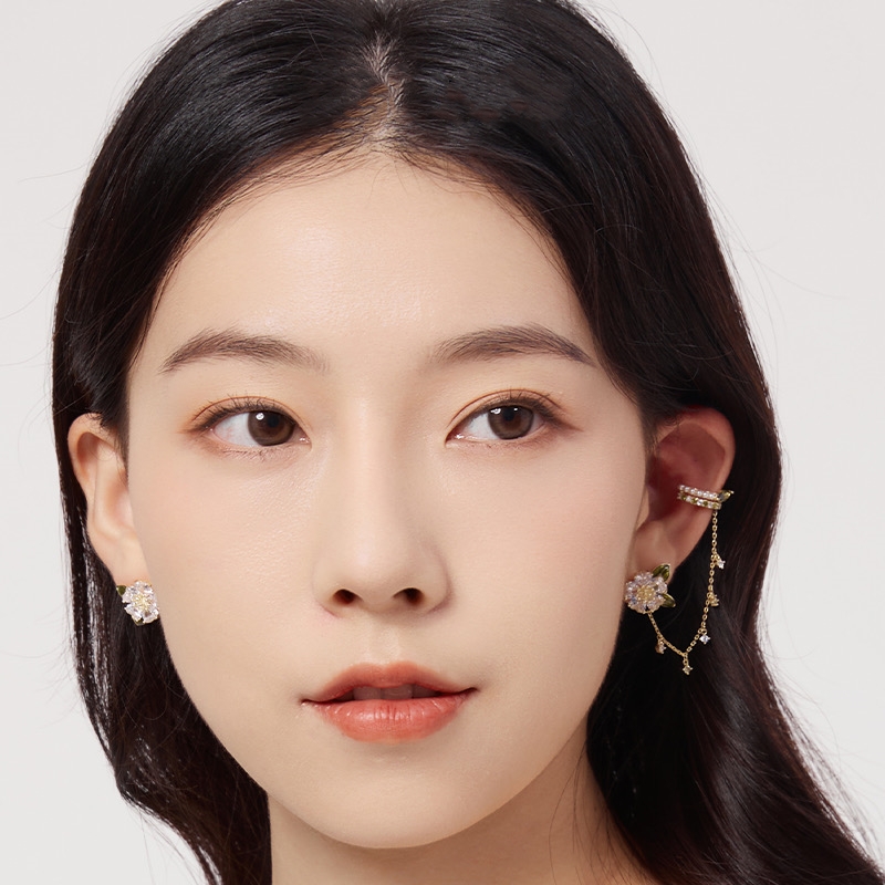 Title 1, Long Earrings Are Asymmetric And Elegant