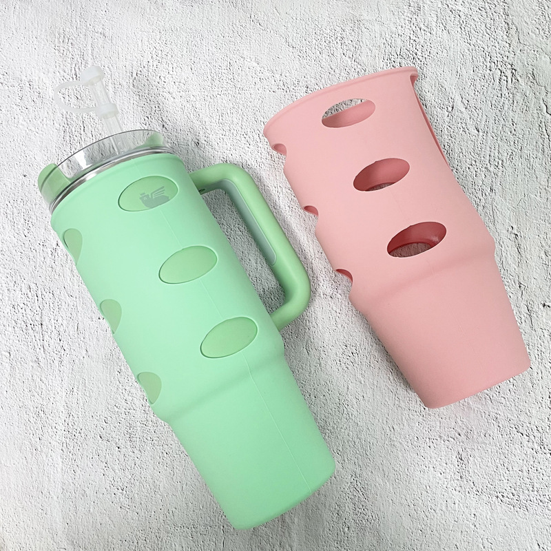 Title 5, Silicone Drop-resistant Water Bottle Pouch