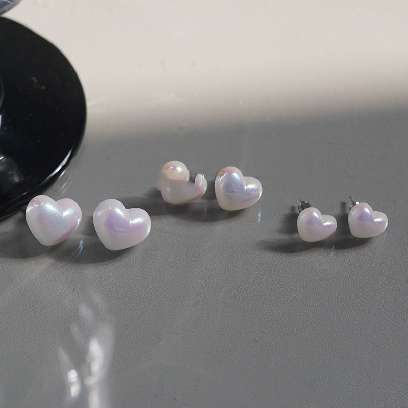 Simple Elegance Retro Colorful Heart Pearl Stud Earrings