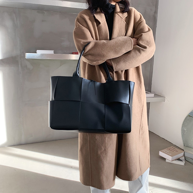 New Korean Style Textured Shoulder Bag With Large Capacity