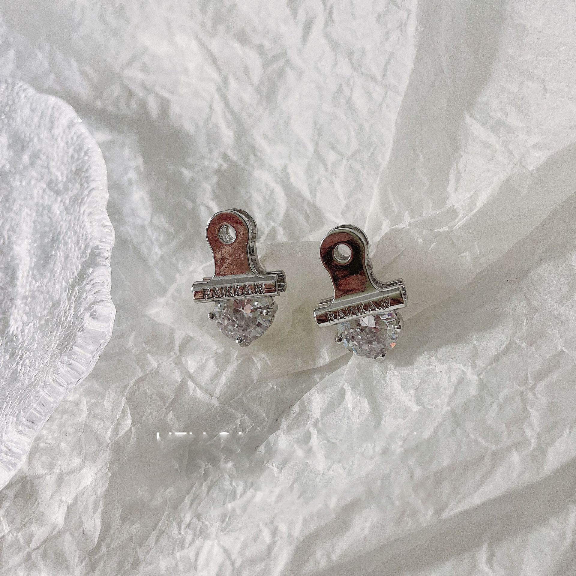 Fashionable And Exquisite Zircon Clip Earrings