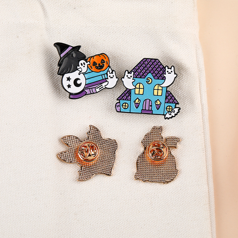 Title 12, Party Haunted House Bat Pumpkin Brooch Decorati...