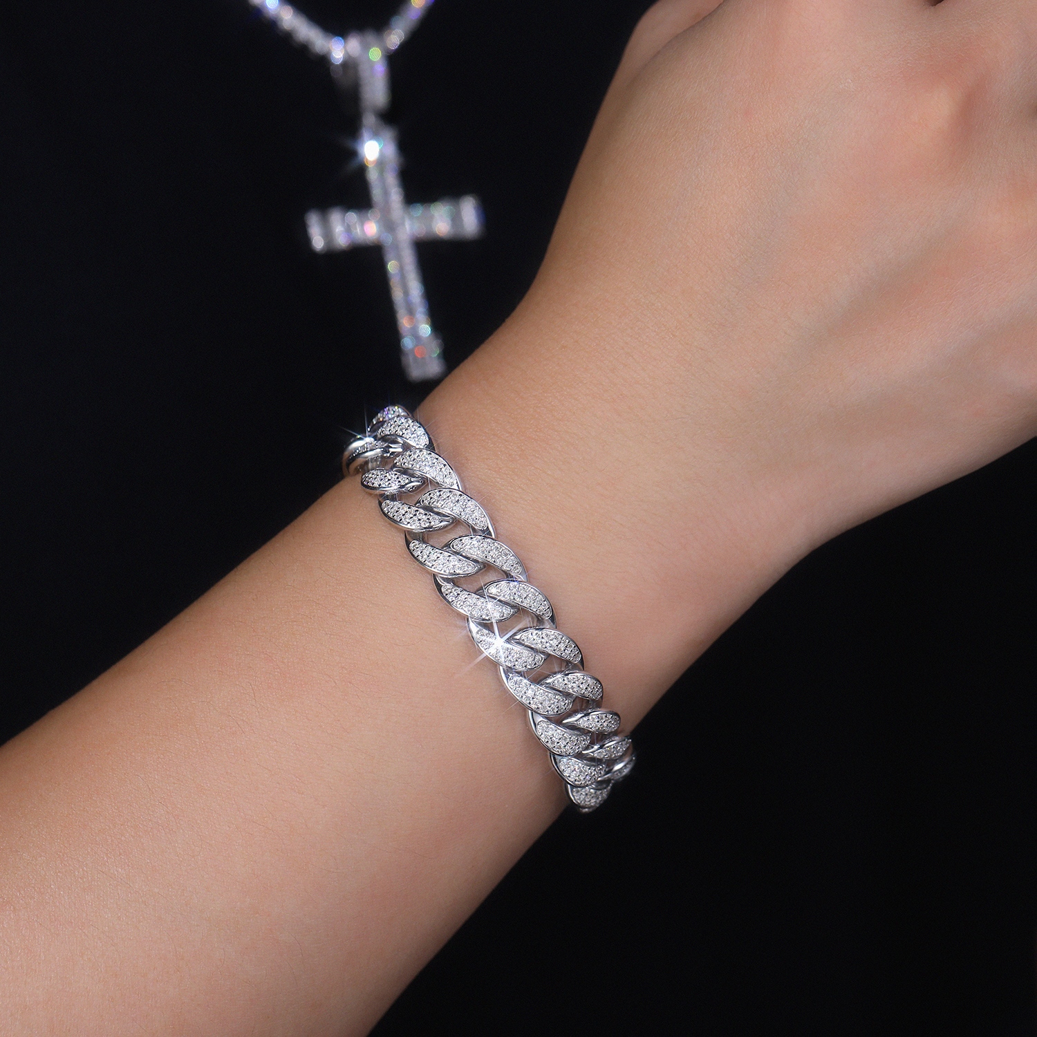 Set With Top-quality Moissanite, This Luxurious And Fashionable Light Luxury Jewelry Silver Bracelet Is Made Of S925 Silver Electroplated With Platinum