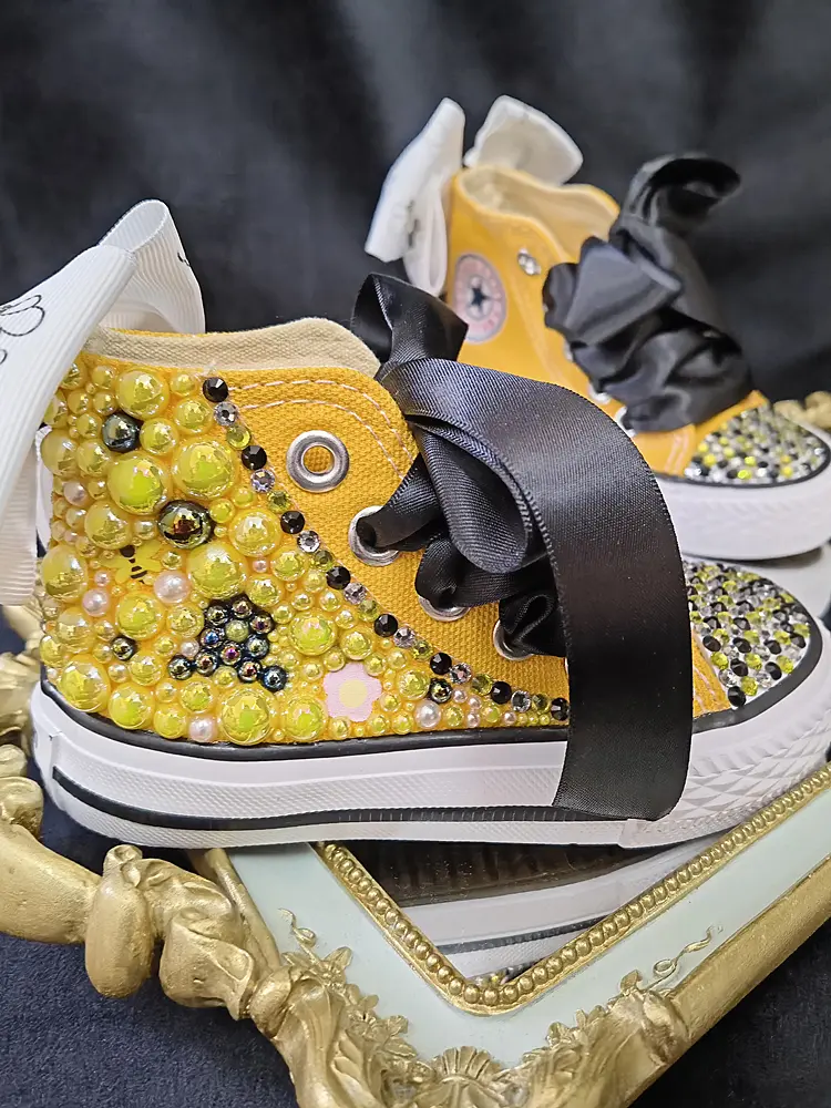 Fashion Personality Cartoon Bee Canvas Shoes