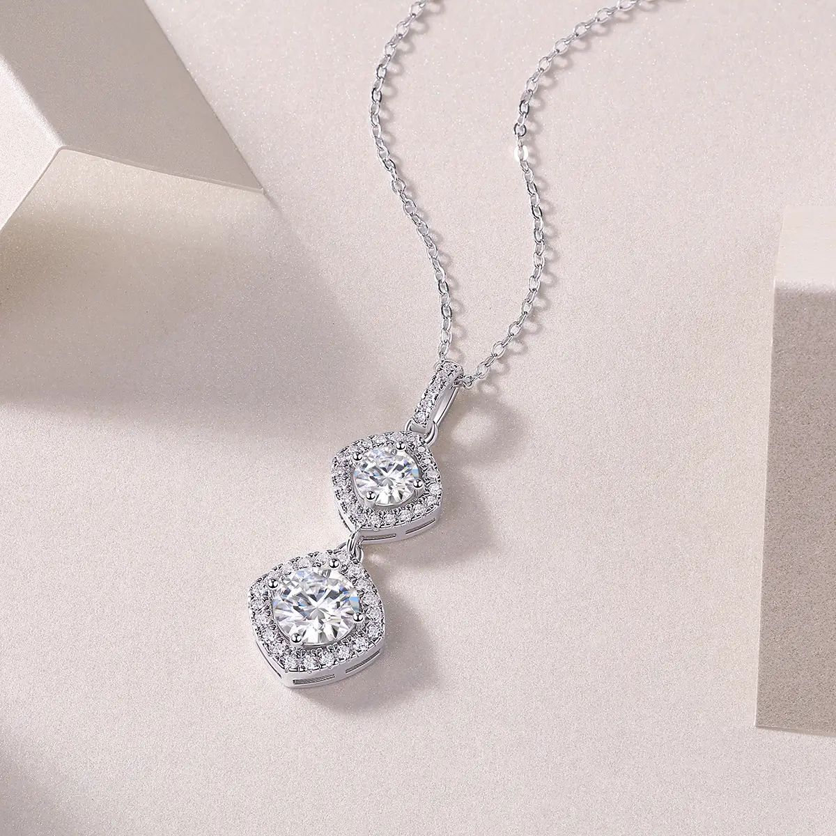 1Snowy Wonderland - A Fashionable And Luxurious Diamond Jewelry Pendant Set With 1-carat Moissanite S925 Sterling Silver And Platinum Plating Prohibit TikTok sa