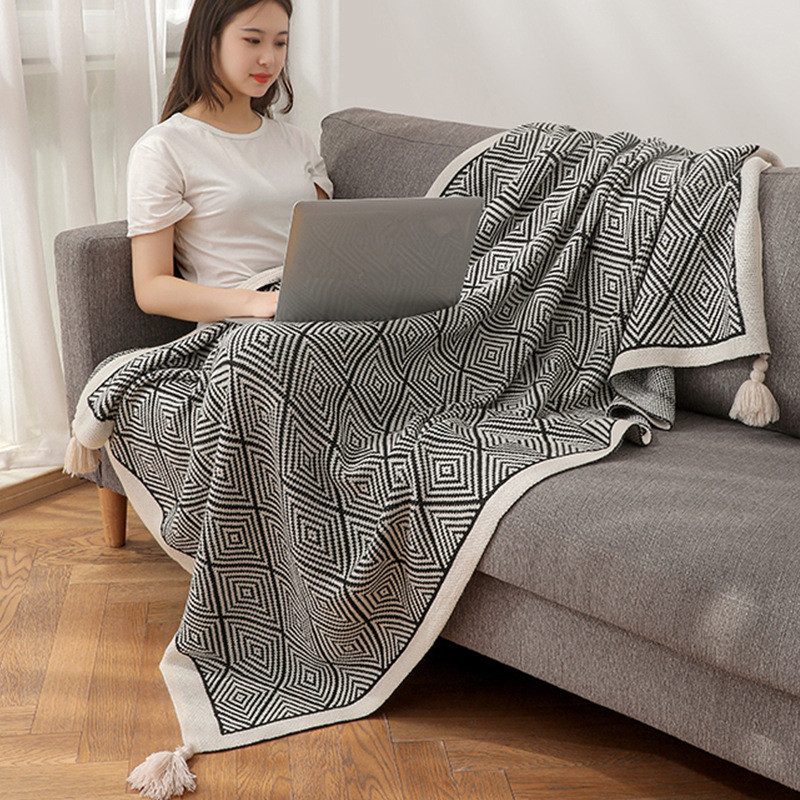 918c1ad5 f511 4e46 910c 5f4480fa80d3 - Home Fashion Simple Striped Knitted Blanket