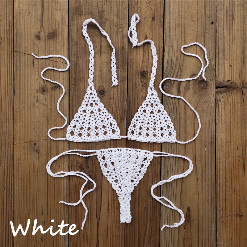 Title 7, Ensemble bikini crocheté à la main